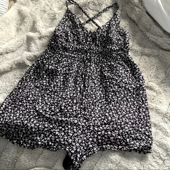 GARAGE Floral Romper - Picture 2 of 2